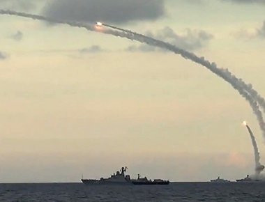 Ρωσική πυραυλική καταιγίδα βλημάτων cruise κατά των ισλαμιστών στην Deir Ezzor